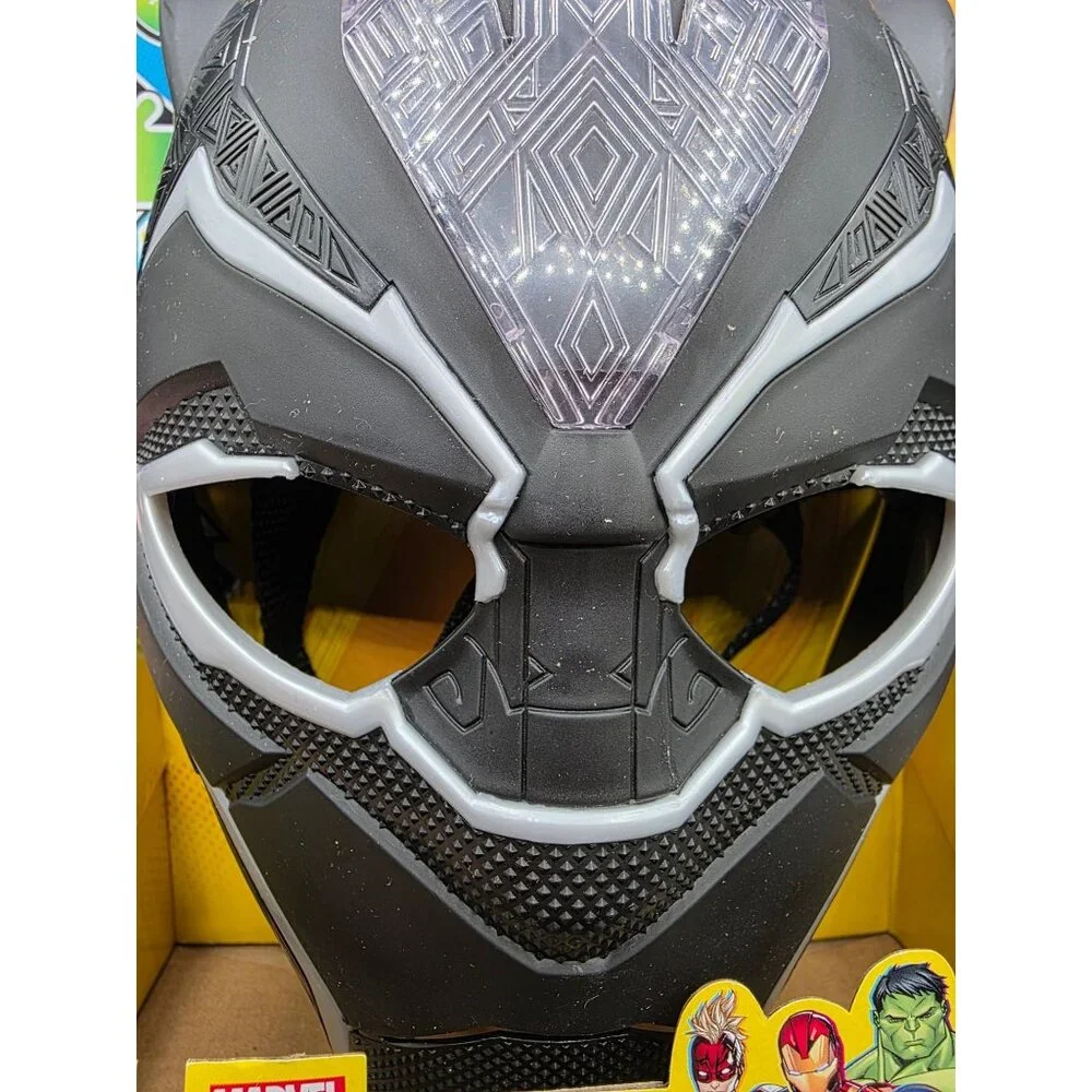 Marvel Avengers Black Panther Vibranium Power FX Mask With Lights & Flip-Down Le